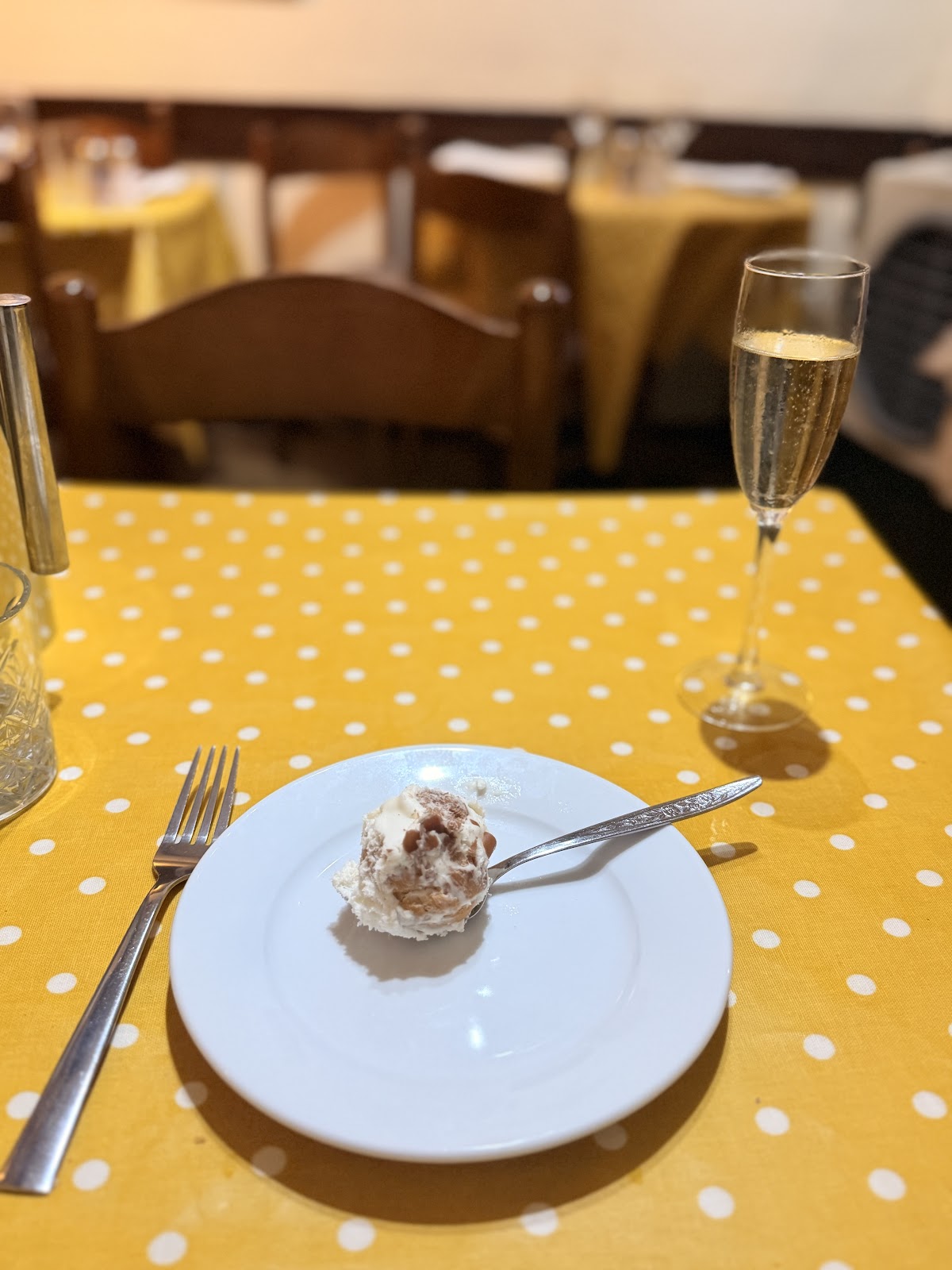 Profiterole on a yellow polka-dot tablecloth at Anacapri