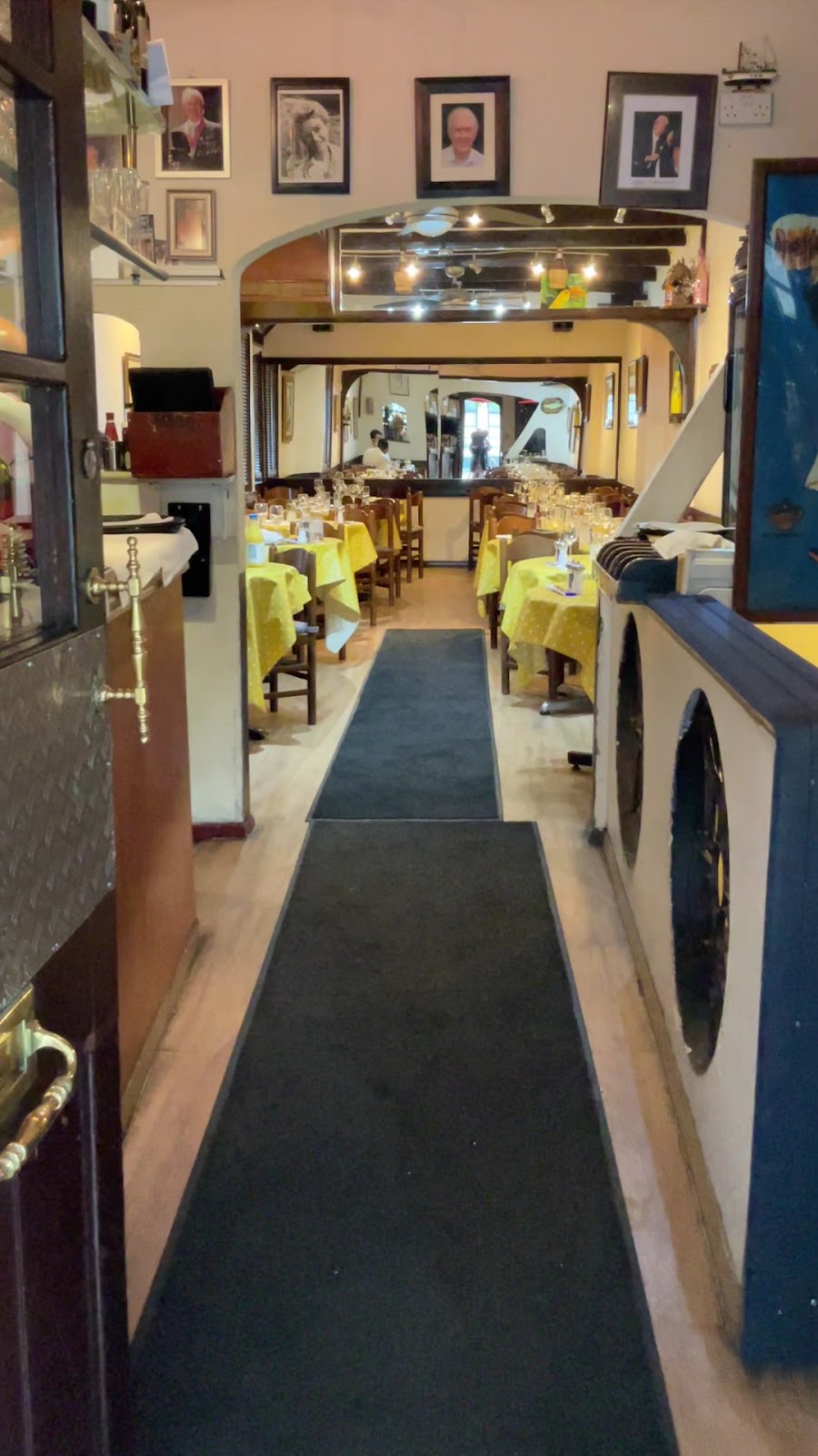 Interior corridor looking into the Anacapri dining room